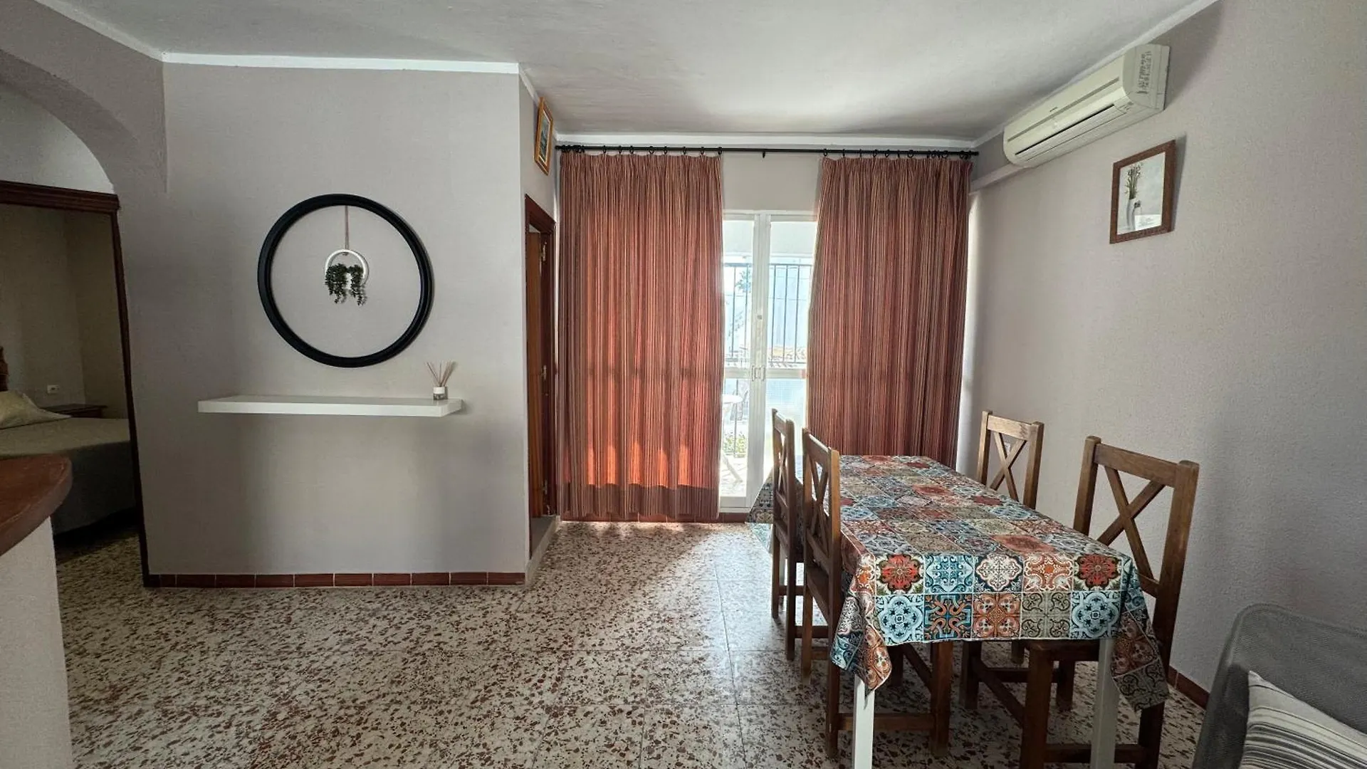Hostal Miramar Los Canos De Meca Guest house